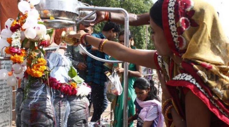 शिवालयों में उमड़ी भक्तों की भीड़, मंदिरो में हर-हर महादेव के जयकारों से गूंज उठा