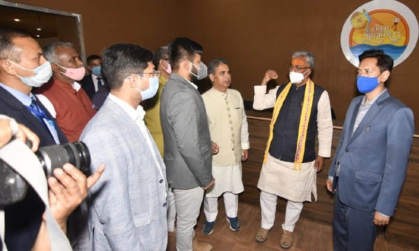 अत्याधुनिक सुविधाओं से लैस मीडिया सेंटर से कुम्भ की कवरेज में होगी आसानी : मुख्यमंत्री