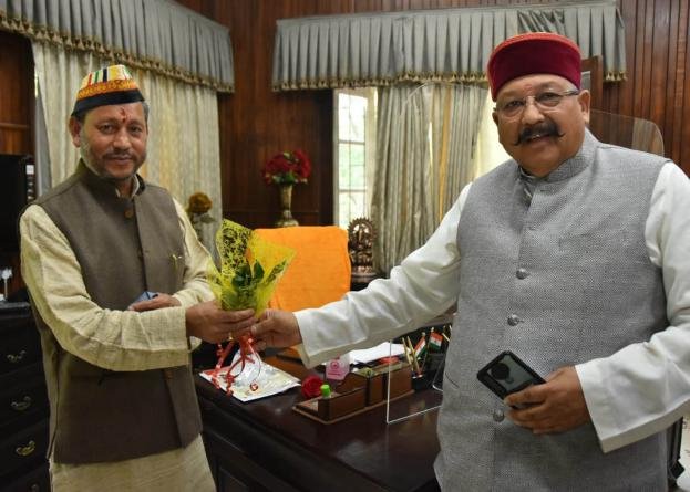 मुख्यमंत्री तीरथ सिंह रावत से कैंट रोड स्थित कैंप कार्यालय में पर्यटन मंत्री सतपाल महाराज ने की भेंट