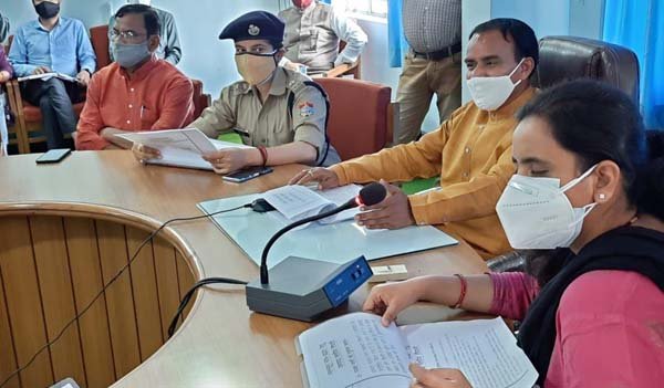 आपदा प्रबंधन मंत्री डॉ० धन सिंह रावत ने की मानसून की तैयारियों की समीक्षा