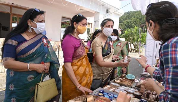 ओल्ड मसूरी रोड स्थित सी.एस.आई. में ‘संजीवनी संस्था’ द्वारा किया गया दो दिवसीय ‘संजीवनी दिवाली फेस्ट’ कार्यक्रम का आयोजन