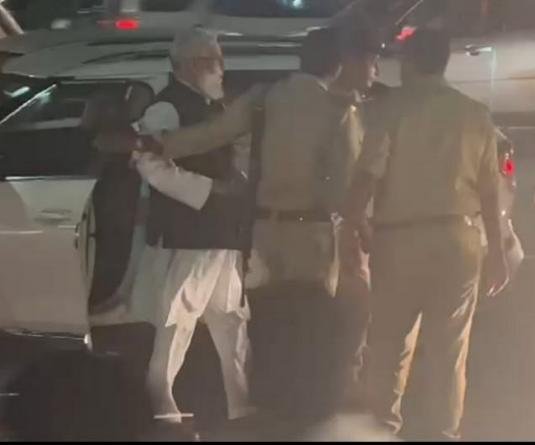 कांग्रेस नेता अल्लू मियां को लखनऊ की वजीरगंज पुलिस ने जालसाजी के साथ ही रंगदारी मांगने के मामले में किया गिरफ्तार