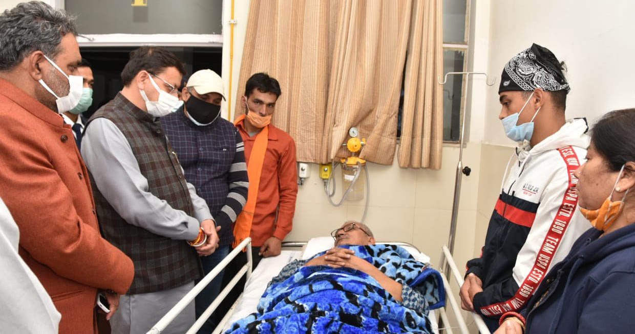 मुख्यमंत्री पुष्कर सिंह धामी ने हिमालयन हॉस्पिटल जॉलीग्रांट में भर्ती कर्नल (से.नि.) हरेंद्र सिंह रावत का हाल-चाल जानकर उनके शीघ्र स्वास्थ्य लाभ की कामना की