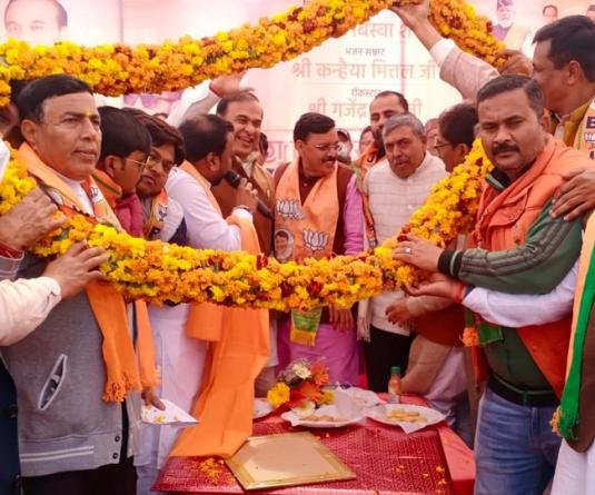 स्कूल-काजेल के अंदर शिक्षा पाना जरूरी है या हिजाब, कांग्रेस चाहती है हिजाब में उलझी रहें मुस्लिम लड़कियांं