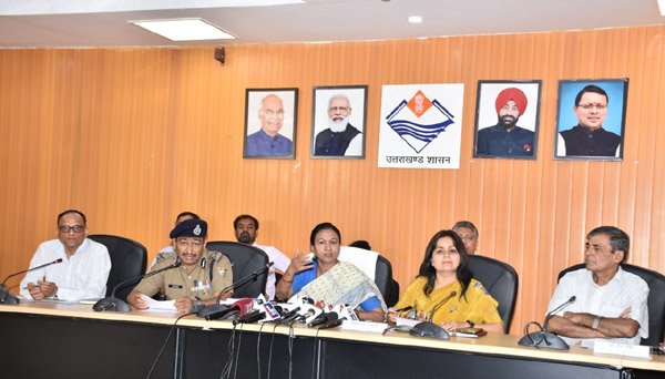 चारधाम यात्रा से सम्बंधित जानकारी अवगत कराने हेतु उच्च अधिकारियों ने संयुक्त रूप से की प्रेस कॉन्फ्रेंस