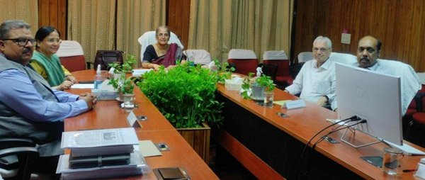 नई दिल्ली स्थित उत्तराखण्ड सदन में आयोजित हुई उत्तराखंड समान नागरिक संहिता ड्राफ्ट विशेषज्ञ समिति की तीसरी बैठक