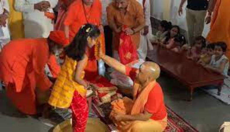 सीएम योगी ने विधि विधान से कन्या पूजन कर मातृशक्ति की आराधना की