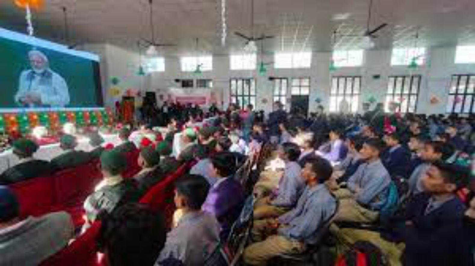 मुख्यमंत्री ने पथरीबाग स्थित श्रीगुरु राम राय लक्ष्मण इंटर कॉलेज में प्रतिभाग किया