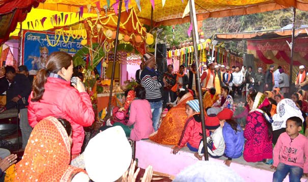 सोमेश्वर में श्रीमद भागवत कथा के समापन अवसर पर कैबिनेट मंत्री रेखा आर्या हुई सम्मलित