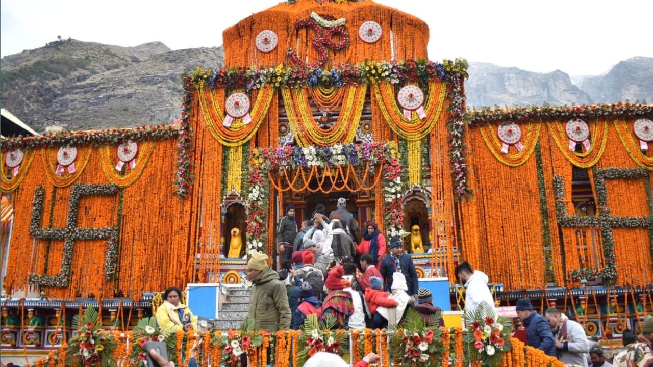 बद्रीनाथ धाम के खुले कपाट, प्रधानमंत्री नरेंद्र मोदी के नाम से हुई पहली पूजा