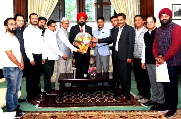 Governor Lt. Gen (Retd) Gurmeet Singh holds meeting with office bearers of Hotel Association, Nainital at Raj Bhavan