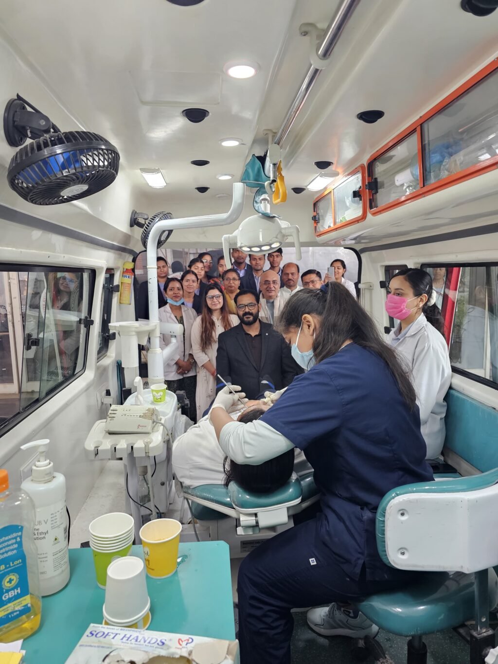 स्पर्श हिमालय विश्वविद्यालय में 250 से अधिक लोगों ने कराया निःशुल्क दंत परीक्षण